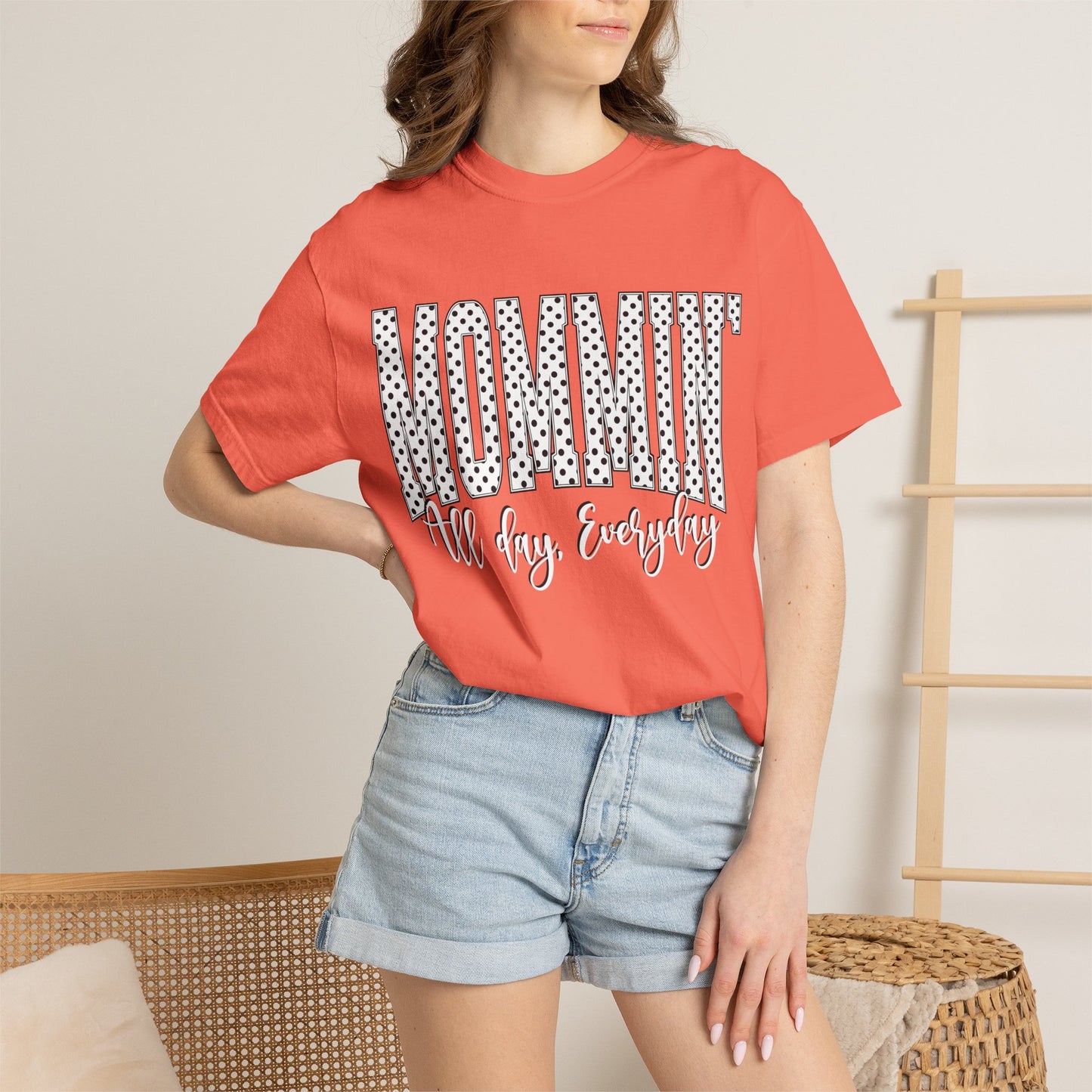 Mommin' Tee