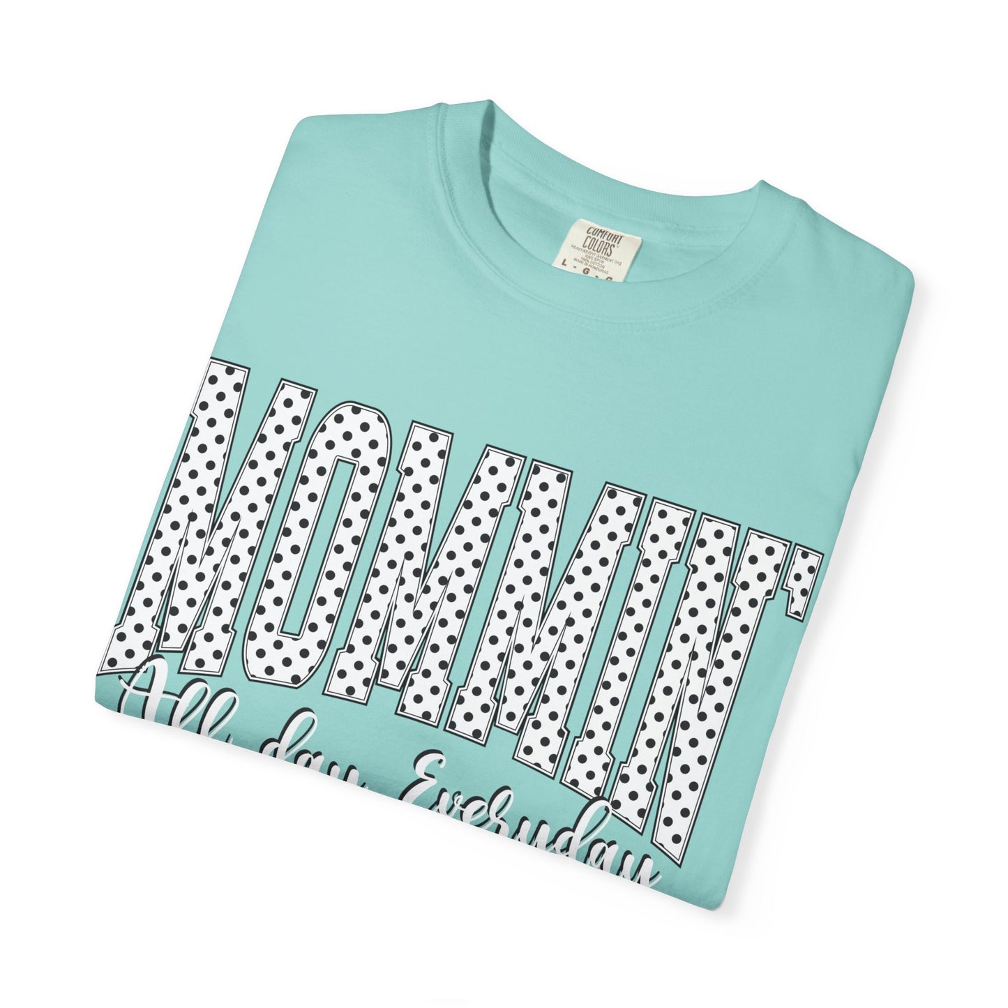 Mommin' Tee