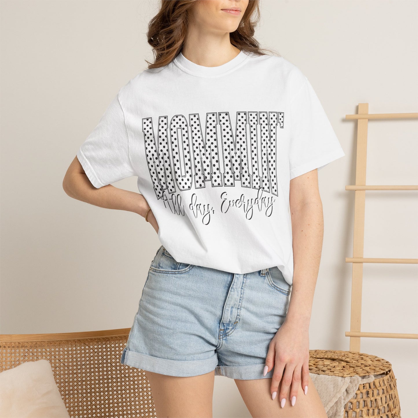 Mommin' Tee